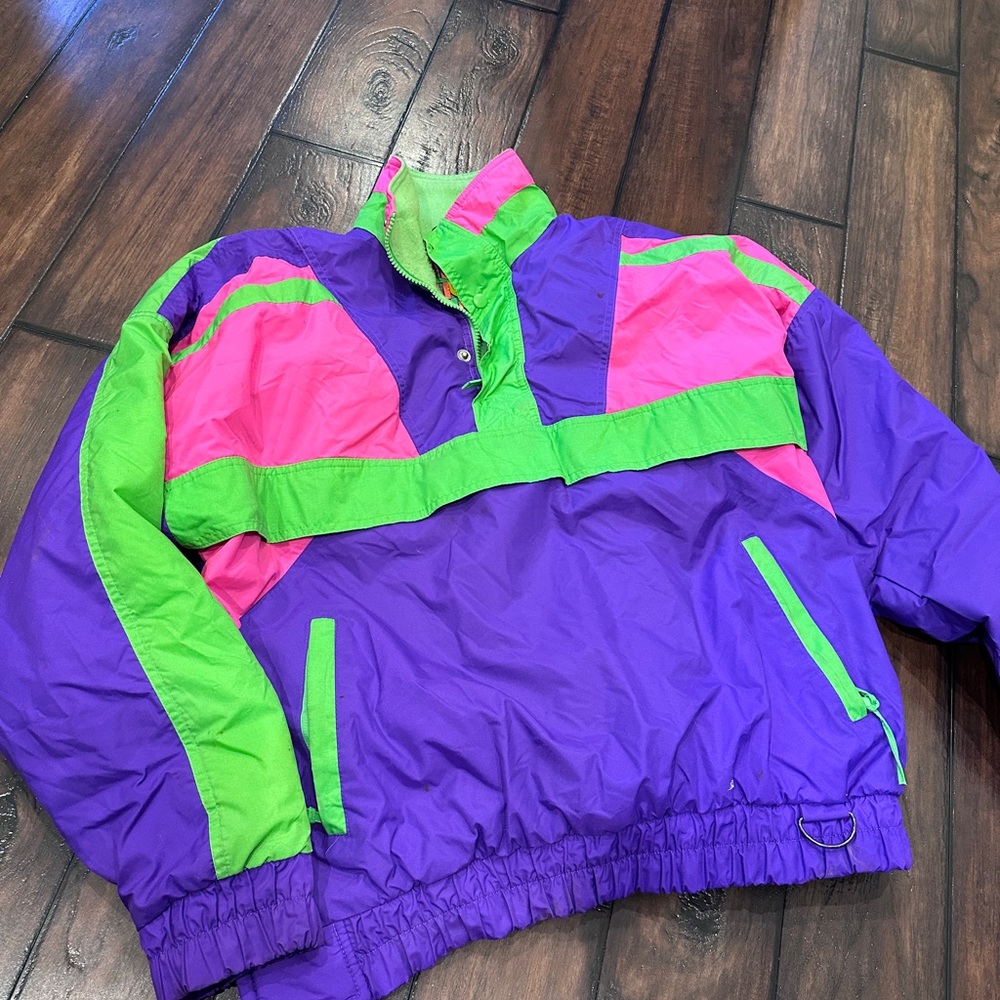 𝙷𝙾𝚃 𝙼𝚄𝚂𝙸𝙲
Retro 90’s 𝑵𝒆𝒐𝒏 Fleece jacket with insert - Picture 7 of 9